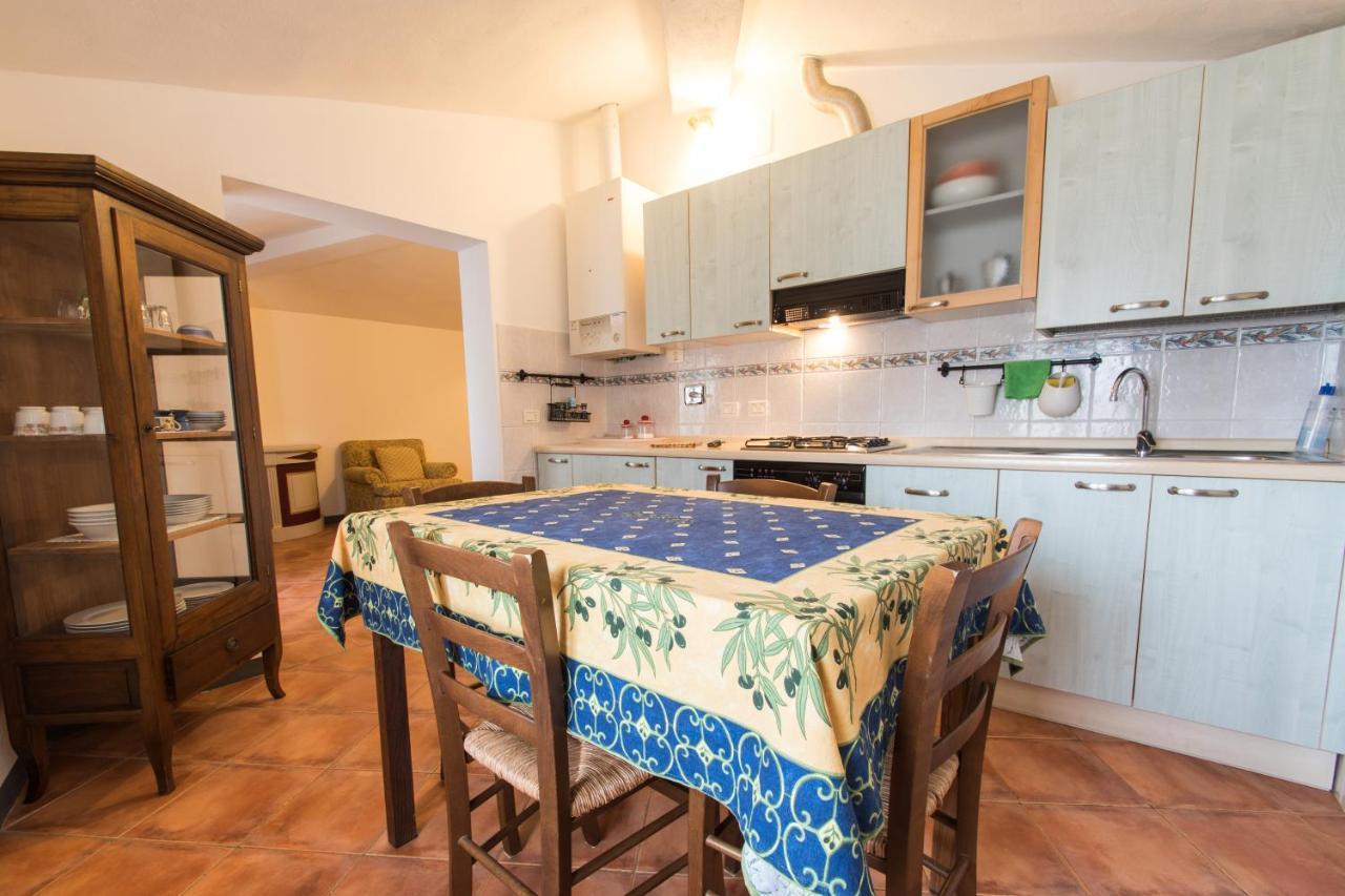 Casa Vacanze Villa Giusterna Monte Benichi エクステリア 写真